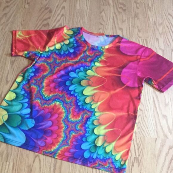 NEW lightweight tee in unisex style with vibrant pattern in 2 X - Picture 2 of 6